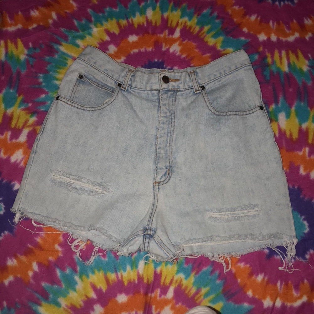 Highwaisted Distressed Shorts